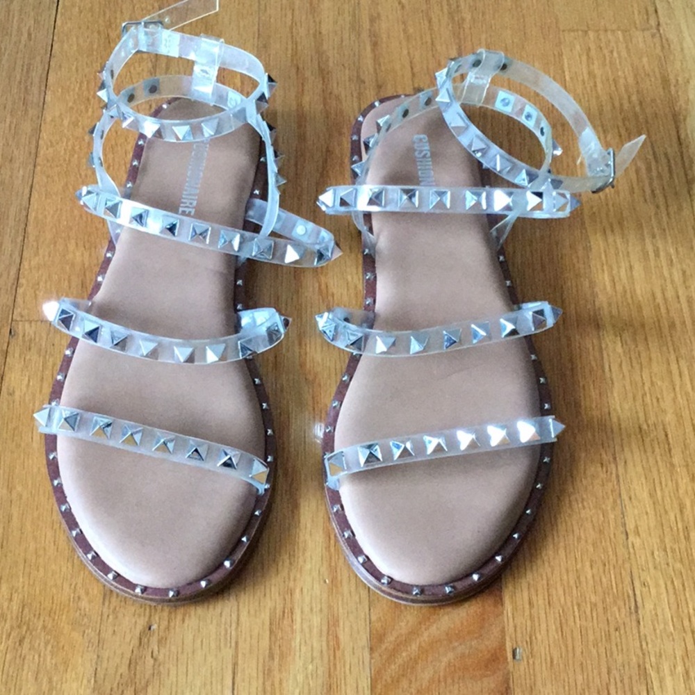 Cushionaire studded sandals size 6.5